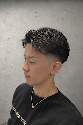 アップバング・ショート × スキンフェード