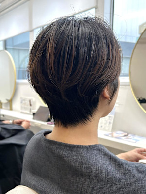 丸みのある後ろ姿が美しいショート