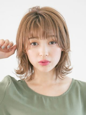 外ハネ切りっぱなしボブ
