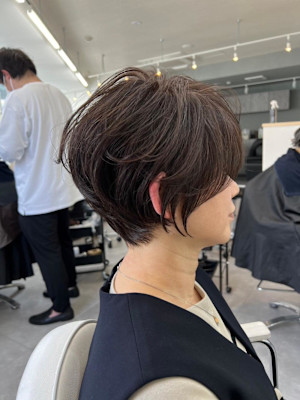 大人可愛い40代50代60代くびれショートボブ白髪ぼかし大鷲