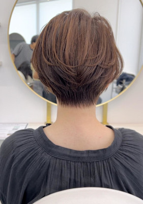 大人可愛い40代50代60代くびれショートボブ白髪ぼかし大鷲