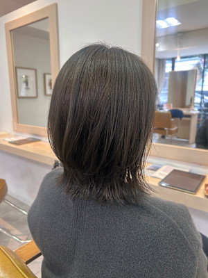レイヤーボブ×オリーブグレージュ