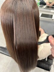 暗めオリーブグレージュ