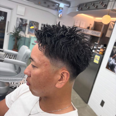 男らしさ全開のスパイキーショート