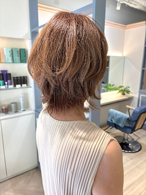 大人気髪型くびれレイヤーウルフミディアム50代40代ヘア丸顔