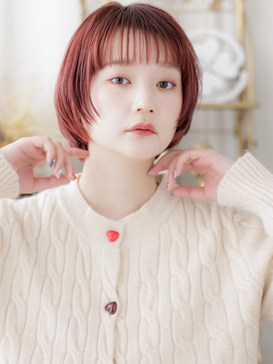チェリーレッドぱっつん前髪シャギーカット　ピンク