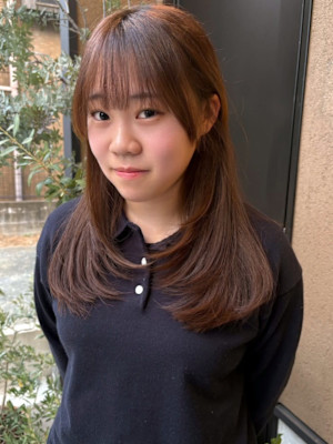 グレージュ セミロング レイヤーカット 髪質改善 20代