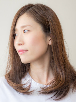 モード感と上品さを兼ね備えた大人ミディ