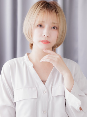 金髪ハイトーンカラーイメチェンひし形ショートボブ10代20代