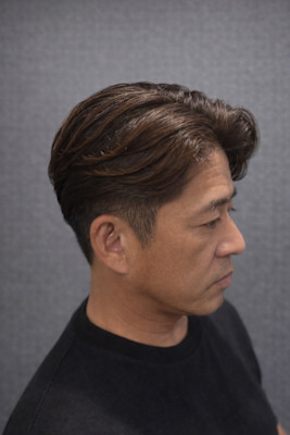 七三パート×サイドテーパーで魅せる、揺るぎない品格
