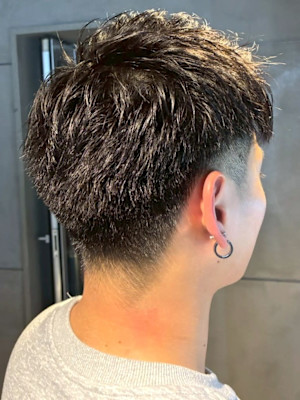 爽やかショート 黒髪 ビジネスへア ツーブロック 20代