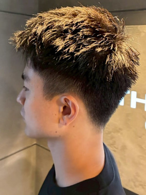黒髪ショート ツーブロック ビジネス メンズカット 20代