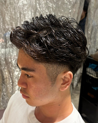 直毛男子が垢抜ける。雰囲気までデザインするフェザーパーマ