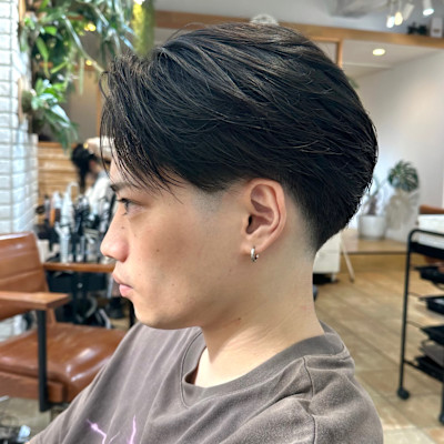 メンズ縮毛矯正　と　テーパーフェード　で作る　フェザーバック