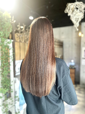 毛先までなめらかにまとまる 美髪ストレート