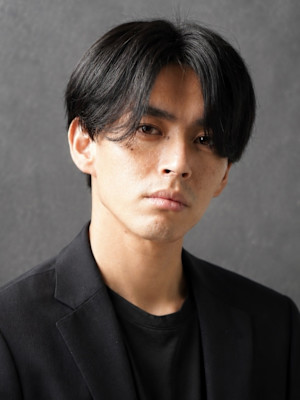 センターパート×ニュアンスパーマ×サイドパート×men's髪