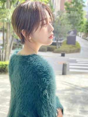 大人可愛い前髪なし耳掛けレイヤーショートボブ　30代40代
