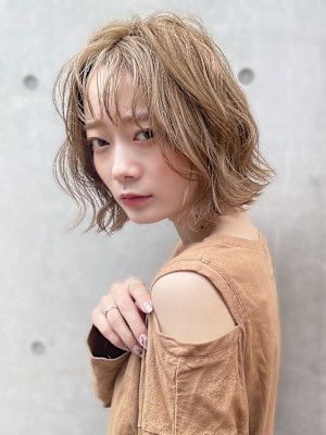 小顔見せ効果抜群、エアリー感溢れるボブスタイル
