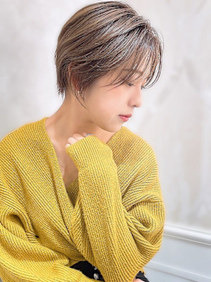 柔らかな曲線で魅せる大人可愛いショート