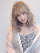 夏にぴったりハイトーン×レイヤースタイル