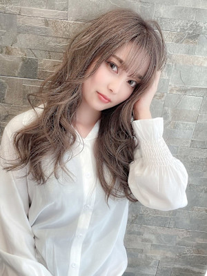 抜け感たっぷりなメリハリ小顔ヘア