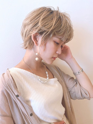 耳かけカジュアルショート