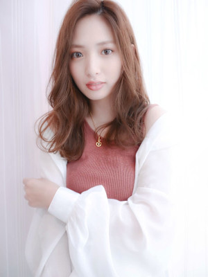 ふんわりバング大人かわいいデジタルパーマベージュ