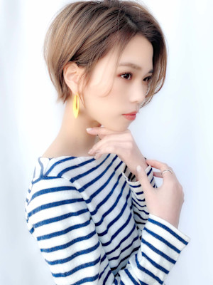 柔らかな曲線で魅せる大人可愛いシルエット