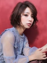 大人フェミニンな揺れ感ほつれボブ