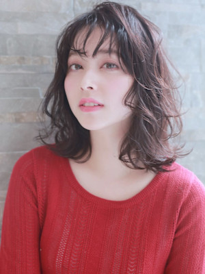暗髪フェミニンミディアム