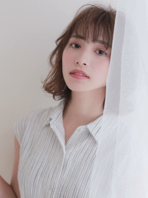 外ハネシースルーバング