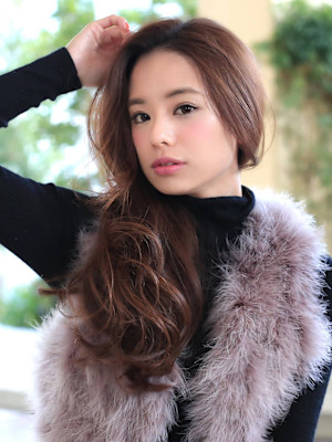 大人かわいいグレージュウェーブ