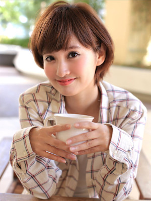 耳かけショートボブ