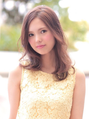 さりけなく揺れる 大人ミディ