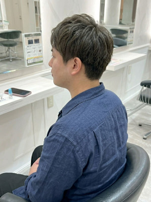 アッシュグレージュ×束感ショートレイヤー