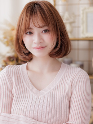 ブリーチなしピンクベージュ前下がりひし形レイヤーボブ30代