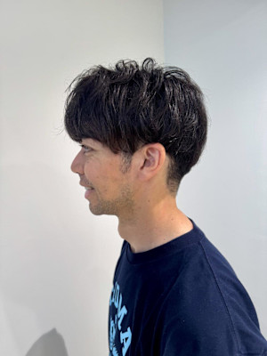 癖毛を活かしたマッシュスタイル