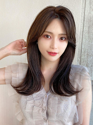 軽さと動きを出した大人かわいいくびれレイヤー