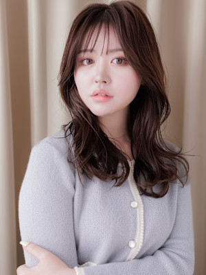 黒髪ダークアッシュ韓国巻き毛先パーマヨシンモリ20代30代