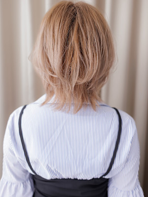 ミルクティーブロンドクラゲカットくびれショート20代30代