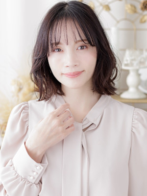 ローライトカラー束感前髪くびれミディアム　フレンチバング