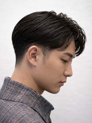 清潔感と上品さを兼ね備えた「ナチュラルアップバング」