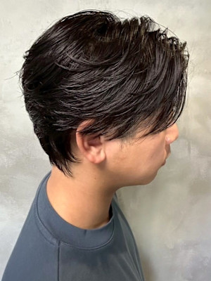 毛流れパーマ 黒髪 マッシュ センターパート 束感 ショート