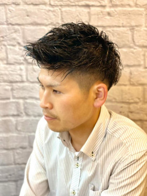 シャツにも合う！ツーブロックアップバングスタイル！