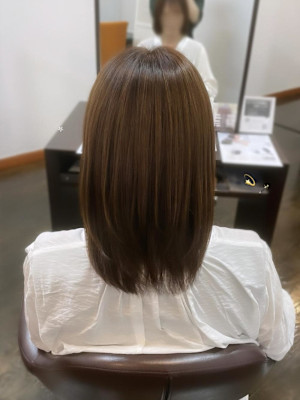 縮毛矯正で自然にまとまる髪の毛に！