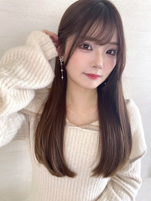 透明感　顔周りカット　ストレート　ロング　ブラウンカラー