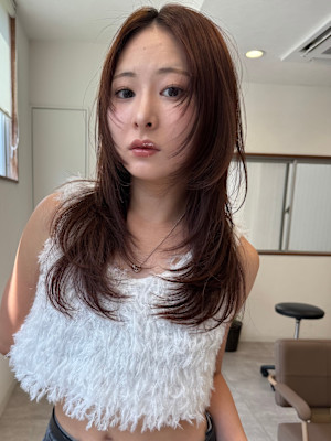 ロングレイヤーカット顔周りピンクレッド20代30代暖色