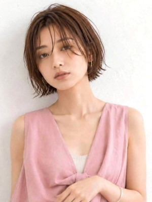 ベージュカラー 顔周りカット 20代 ショートボブ レイヤー