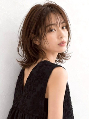 ベージュカラー 顔周りカット レイヤー 20代 前髪カット