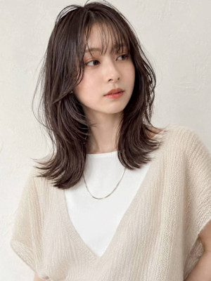 ロングレイヤー 顔周りカット アッシュブラウン 20代